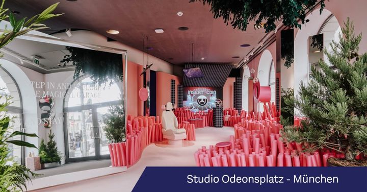Im Auftrag von LIGANOVA für das Studio Odeonsplatz, haben wir in München interaktive Medientechnik integriert. Neben der bereits installierten LED-Wand und den eigens produzierten LED-Leuchtstäben, ist das Highlight der interaktive Autositz, den wir mit Lautsprechern und Sensoren versehen haben. Durch Bewegung des Sitzes werden verschiedene Audio- und Videoinhalte aktiviert. Das neue Setting ist definitiv einen Besuch wert. #medientechnik #München #odeonsplatz #interaktiv